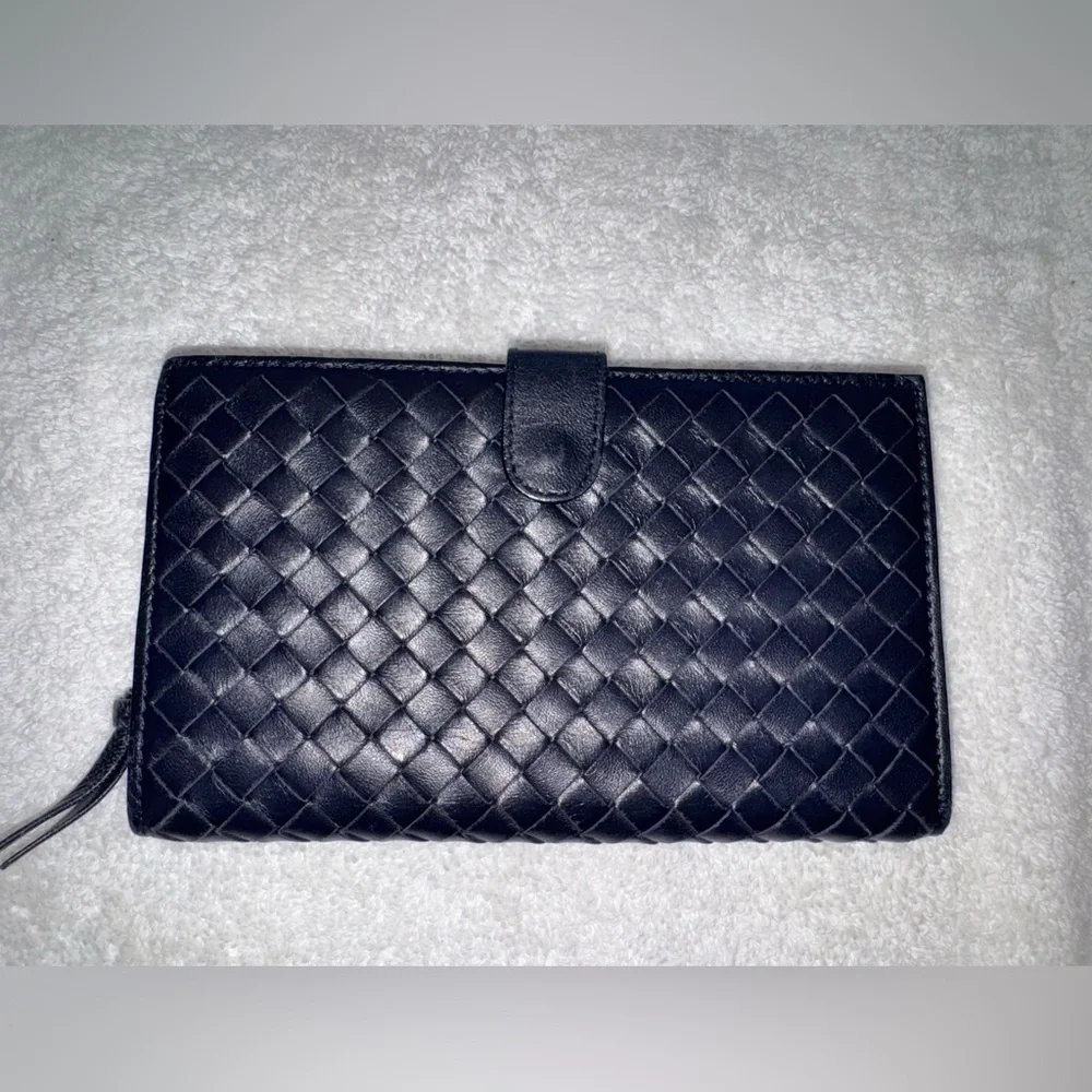 Bottega Veneta Intrecciato Navy Blue Bifold leather wallet, Unisex.